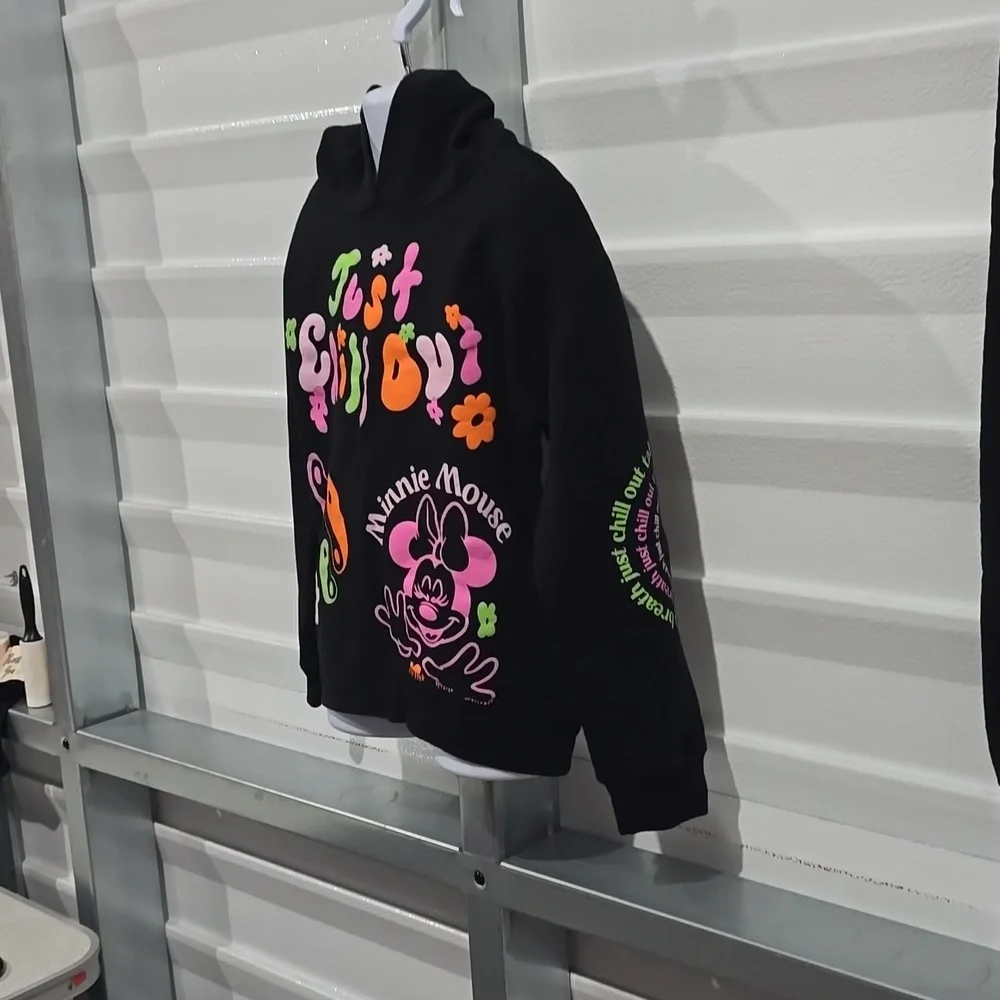 Disney's Minnie Mouse Sweat Suit  Size Medium 7/8‎